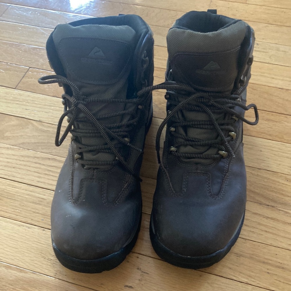 Like New Mens Bronte Waterproof Ozark Trail Hiking Boots US Size 13